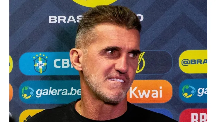 Com um time de 'fora', Vagner Mancini quebra a cabeça para escalar América contra Del Valle