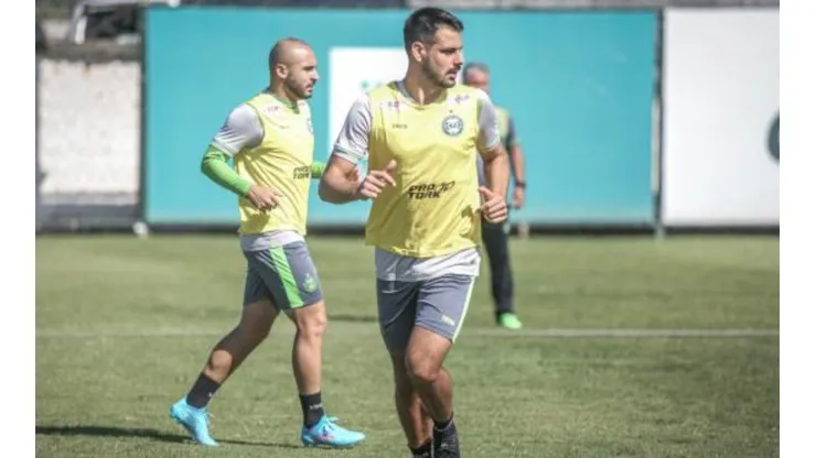 (Foto: Reprodução Bem Paraná - Divulgação/Coritiba) - Guillermo em ação nos treinos.