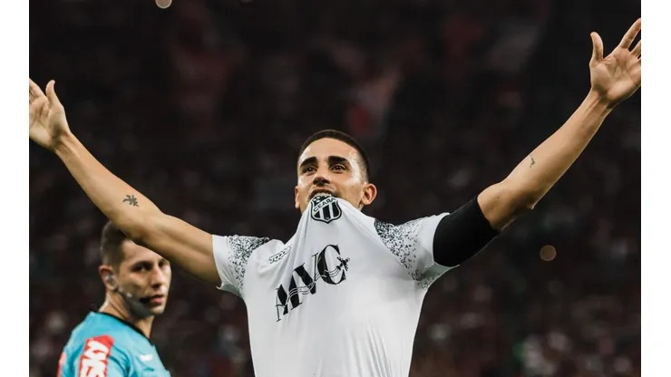 Foto: Bruno Baketa/AGIF - Thiago Galhardo teve primeiro melhor momento em sua carreira exatamente no Ceará