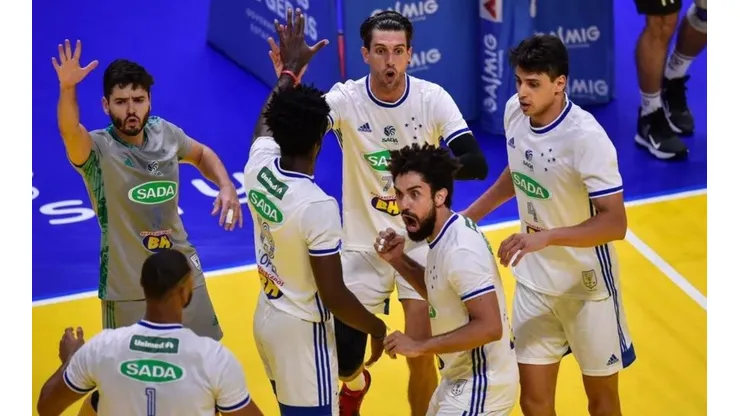 Jogadores do Sada Cruzeiro celebram ponto no jogo contra o Blumenau — Foto: Divulgação/Sada Cruzeiro