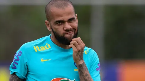 Foto: Fernando Moreno/AGIF - Dani Alves tem futuro exposto no Barcelona