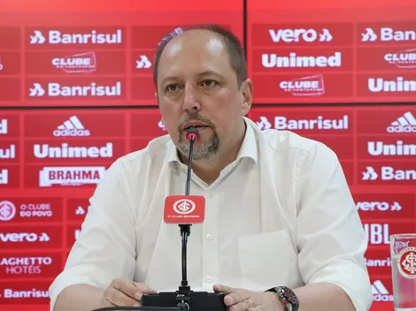 “Fizeram contato”; Zagueiro titular na Europa revela contato de Barcellos e 'disputa'