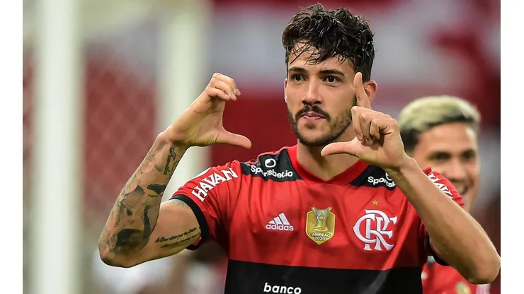 Foto: Thiago Ribeiro/AGIF - Gustavo Henrique foi colocado como "negociável" pelo Flamengo na próxima janela por alto salário e baixo custo-benefício