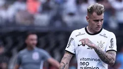 Roger Guedes com a camisa do Corinthians (Foto: Ettore Chiereguini/AGIF)