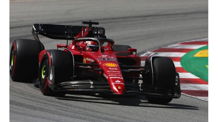 Lars Baron/Getty Images/ Fórmula 1 | Ferrari revela o motivo pelo abandono de Charles Leclerc na Espanha.