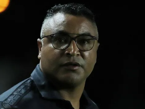 Roger acaba com esquema de 3 volantes e 'elege' parceiro ideal de Diego Souza no Grêmio