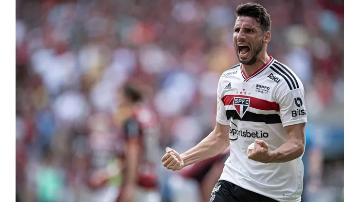 Jorge Rodrigues/AGIF/ Calleri marca em clássico e se isola na artharia do São Paulo e do Brasileirão.