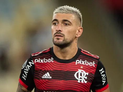 Jornalista flamenguista expõe que diretoria recusou meia substituto para Arrascaeta