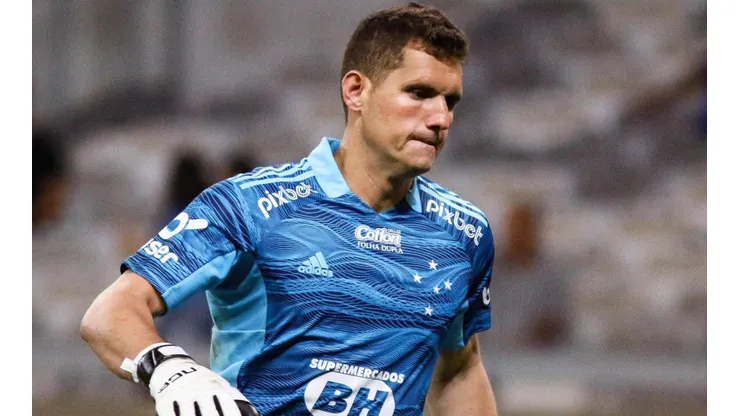 Rafael Cabral com a camisa do Cruzeiro (Foto: Fernando Moreno/AGIF)