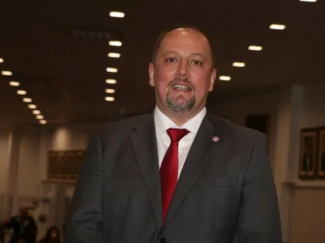 Presidente do Inter 'mantém viva' negociação por zagueiro do Corinthians