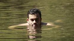 Foto: Pixabay - Banhista nadando no rio.