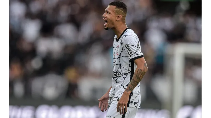 Thiago Ribeiro/AGIF - João Victor em atuação pelo Timão.