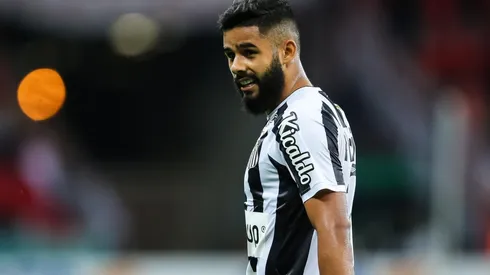 Foto: Pedro H. Tesch/AGIF - Felipe Jonatan perdeu posição para Lucas Pires no time do Santos