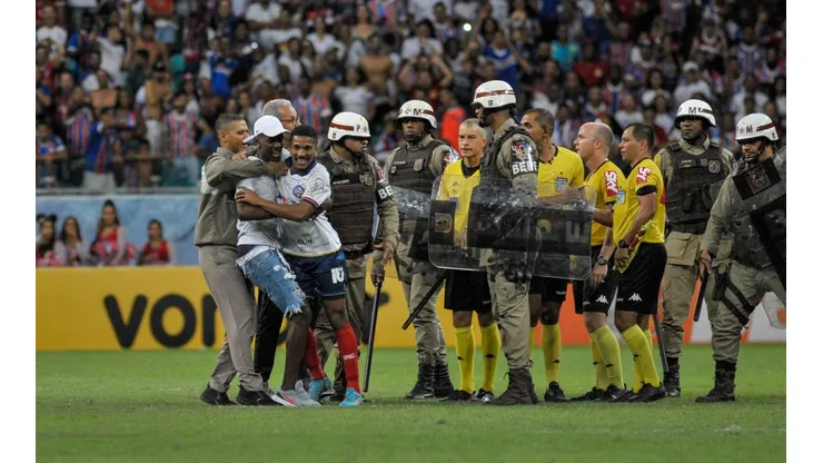 Foto: Jhony Pinho/AGIF | Invasores foram conduzidos a delegacia