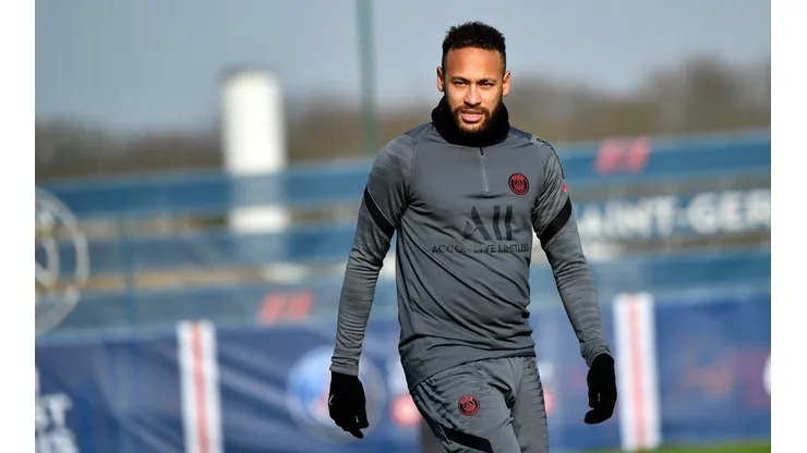 Neymar foi defendido por ídolo do PSG em relação às críticas que tem sofrido