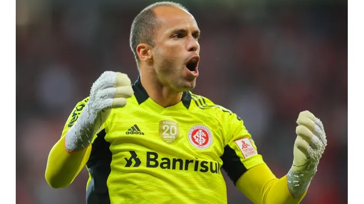 Pedro H. Tesch/AGIF - Goleiro que 'roubou' vaga de Lomba tem status questionado no Inter.