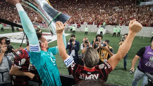 Foto: Bruno Baketa/AGIF - Diego Ribas e Diego Alves se envolveram em polêmica recente com o técnico Paulo Sousa