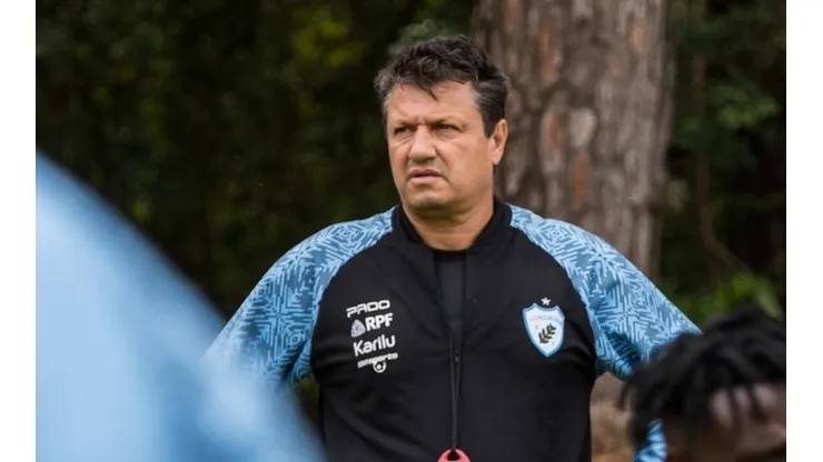 Foto: (Ricardo Chicarelli/Londrina EC) - Adilson Batista garante que o objetivo do Londrina na Série B vai além da luta contra o rebaixamento