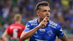 Foto: Fernando Moreno/AGIF - Daniel Júnior e Cruzeiro tem ibróglio contratual para resolver