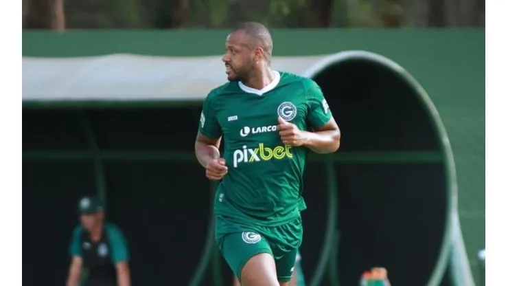 Foto: (Site Oficial Goiás/Rosiron Rodrigues/Goiás E.C.) - Sidnei deve ser a grande novidade do Goiás para a próxima rodada do Brasileiro
