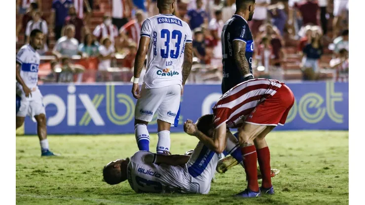Foto: Rafael Vieira/AGIF - Náutico e CSA ficaram no empate, mas o jogo ficou marcado por atos de violência