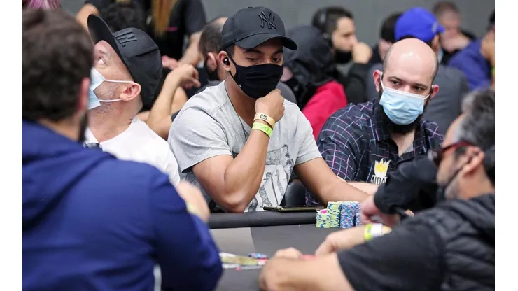 João Fera conquistou o primeiro título de SCOOP da carreira dele (Foto: Luis Bertazini/BSOP)