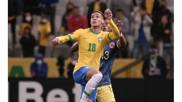 Foto: Ettore Chiereguini/AGIF | Antony, jogador do Ajax, vestindo a camisa da Seleção Brasileira