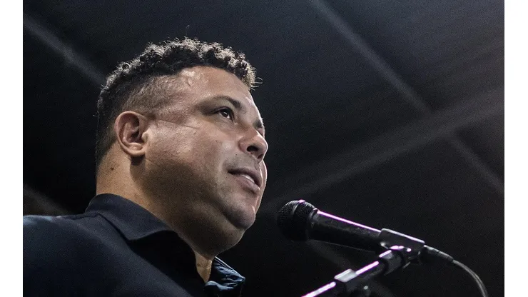 Ronaldo aproveita turbulência e aceita pagar R$ 30 milhões por titular do Fla