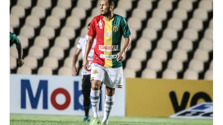 Divulgação/Sampaio Corrêa. Após se recuperar de lesão no joelho, Eloir engata sequência titular