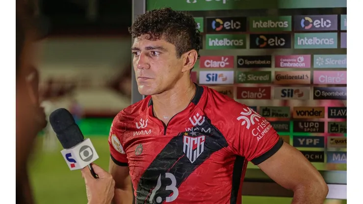 Foto: (Flickr Oficial Atlético-GO/Bruno Corsino/ACG) - Edson acredita que o Atlético-GO tem potencial para brigar pela parte de cima da tabela do Brasileirão