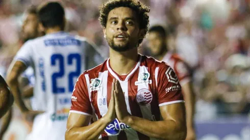 Foto: (Rafael Vieira/AGIF) - Victor Ferraz foi às redes pela primeira vez vestindo a camisa do Náutico nesta quinta (19)