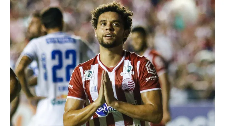 Foto: (Rafael Vieira/AGIF) - Victor Ferraz foi às redes pela primeira vez vestindo a camisa do Náutico nesta quinta (19)