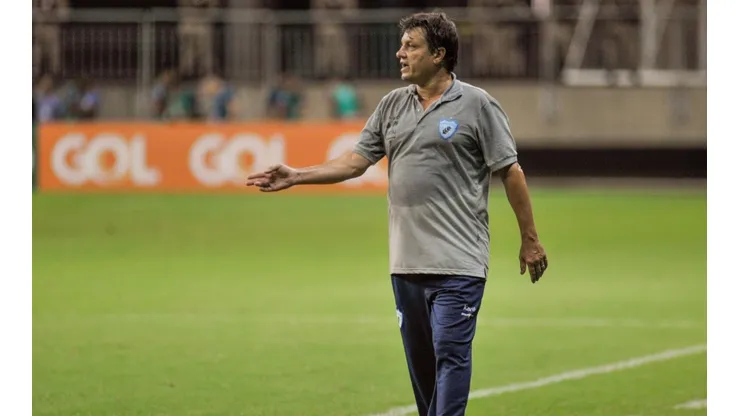 Foto: Jhony Pinho/AGIF - Adilson Batista faz cobrança após nova derrota fora de casa