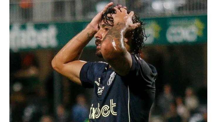 Foto: Gabriel Machado/AGIF - Goulart abre o jogo e manda recado para torcida do Santos sobre vaias