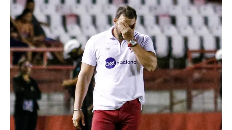 Foto: (Rafael Vieira/AGIF) - Roberto Fernandes precisa lidar com o alto número de lesionados no Náutico