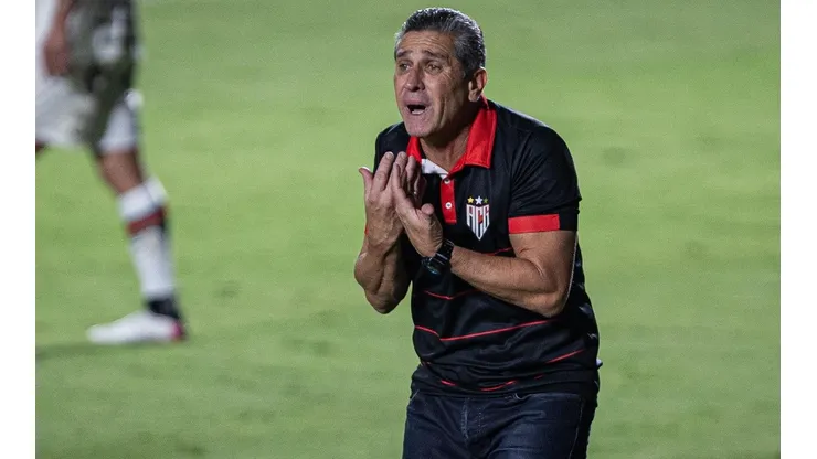 Foto: Heber Gomes/AGIF - Jorginho está de volta ao comando do Atlético-GO