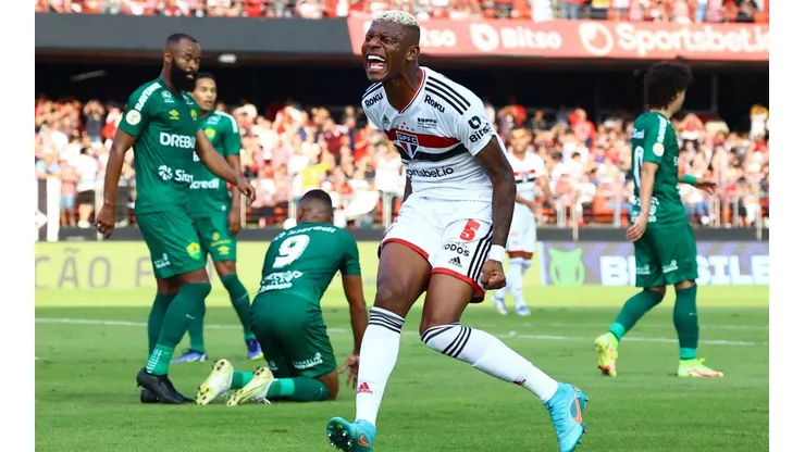 Marcello Zambrana/AGIF. Arboleda já ultrapassou a melhor marca de gols pelo São Paulo - foram três em 2020 e 2017