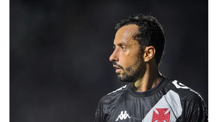 Nenê tomou o terceiro cartão amarelos em Vasco x Bahia (Foto: Thiago Ribeiro/AGIF)