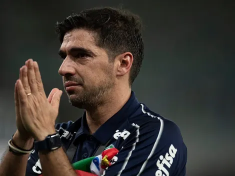 Palmeiras age na surdina e encaminham chegada de camisa 9 para Abel