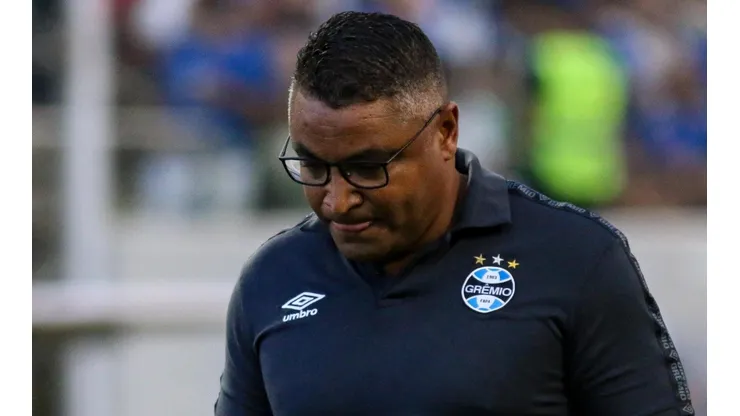 Foto: Fernando Moreno/AGIF - Roger Machado: problemas para definir o time titular do Grêmio