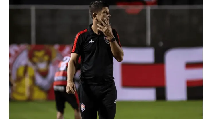 Divulgação/Vitória EC. Fabiano Santos desenha possível Vitória em busca de salto na tabela