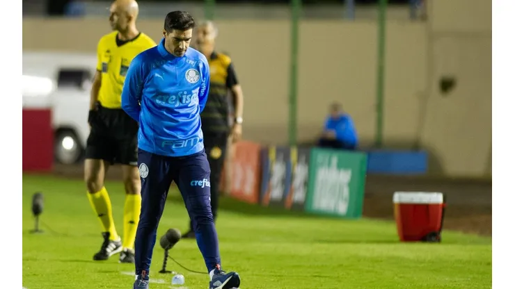 Abel Ferreira sob o comando do Palmeiras (Foto: Marcos Zanutto/AGIF)