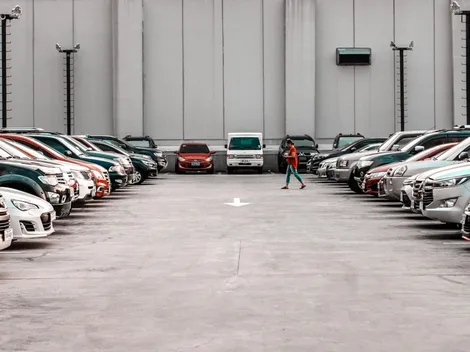 'Vaga mais cara do mundo' necessita que motorista saia pelo teto e cobra o valor de meio milhão de reais