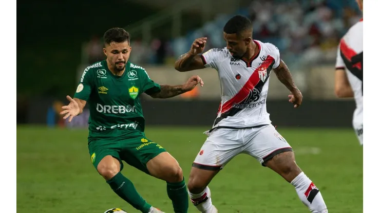 Gil Gomes/AGIF/ Hayner, Gabriel Noga e + 8: Anderson Gomes deverá fazer mudanças na equipe do Atlético-GO para o duelo desta noite.