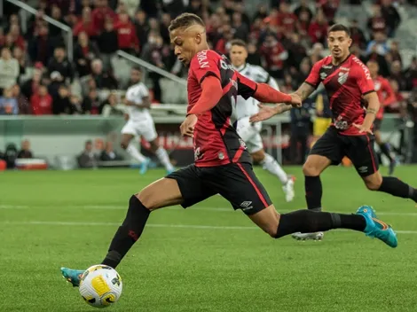 Lesão de Vitinho põe planos do Athletico em cheque e pode ‘adiantar’ retorno à Europa