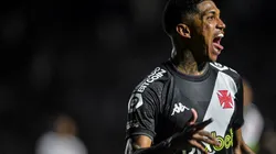 Raniel com a camisa do Vasco (Foto: Thiago Ribeiro/AGIF)