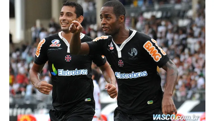 Foto: Marcelo Sadio/vasco.com.br - Diego Souza (à esquerda) admitiu conversas para retornar ao Vasco em 2022