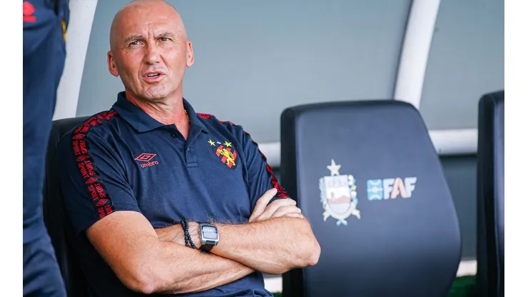 GIlmar dal Pozzo é técnico do Sport desde março (Foto: Alisson Frazao/AGIF)