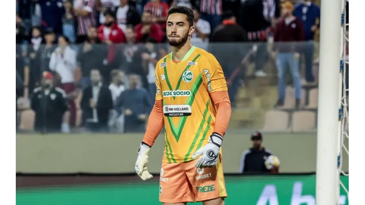 Foto: Marcello Zambrana/AGIF | César vem ganhando oportunidades do treinador