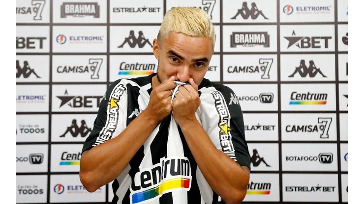 Foto: Vitor Silva / Flickr Botafogo - Rafael se rendeu a torcida do Glorioso e ao dono do clube